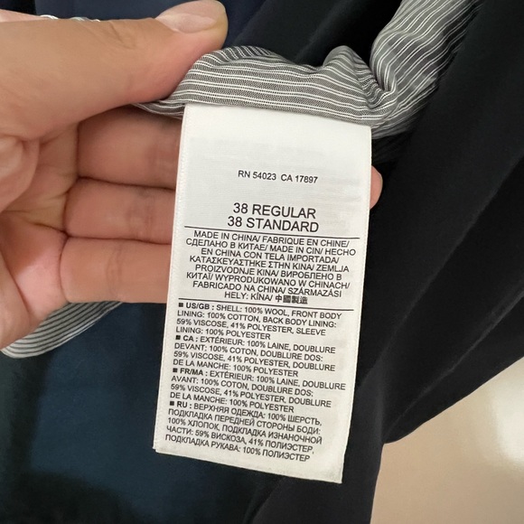 Banana Republic Men’s suit & garment bag - Picture 5 of 8